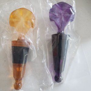NWT Tupperware wine stopper set